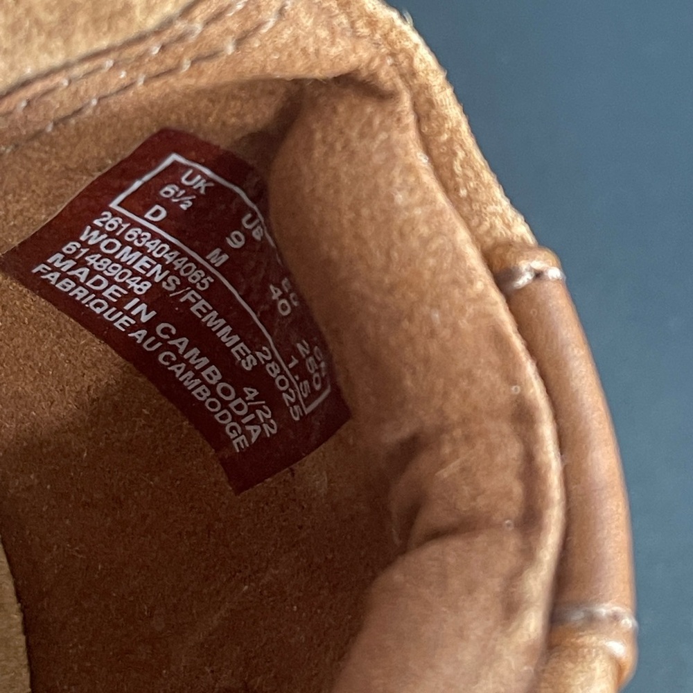 Suede and Leather Clarks Loafers with Square Toe - Picture 8 of 9